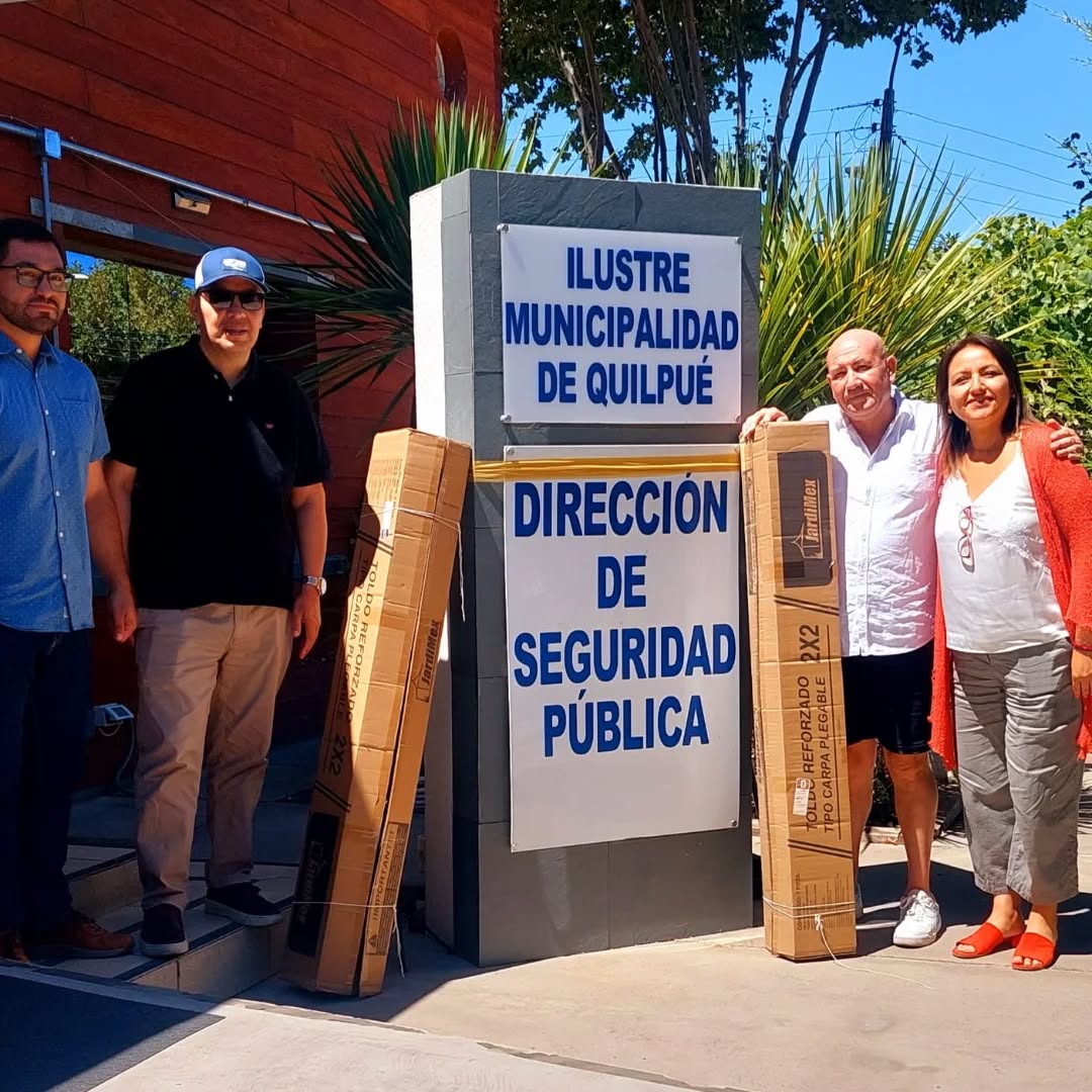 #Seguridad de Quilpué

Hoy se realizó un aporte consistente en dos toldos al Departamento  de Seguridad Pública de la Ilustre Municipalidad de Quilpué, para apoyar  la presencia de los funcionarios en los puntos fijos de la ciudad, para facilitar las labores de prevención.
 
En la foto Sindy Henríquez del Departamento de Seguridad Pública y Coren Arce, presidente de la Cámara de Comercio de Quilpué.

#QuilpuéChile, #camaraquilpue #seguridadpública #ValparaisoRegión